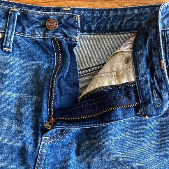 Abercrombie & Fitch Denim Raw Hem Skirt. NWOT. Size 24 - Picture 8 of 10